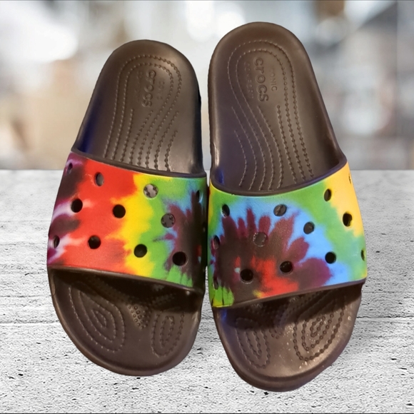 Tie dye croc slides size 7W 5M - Picture 3 of 6